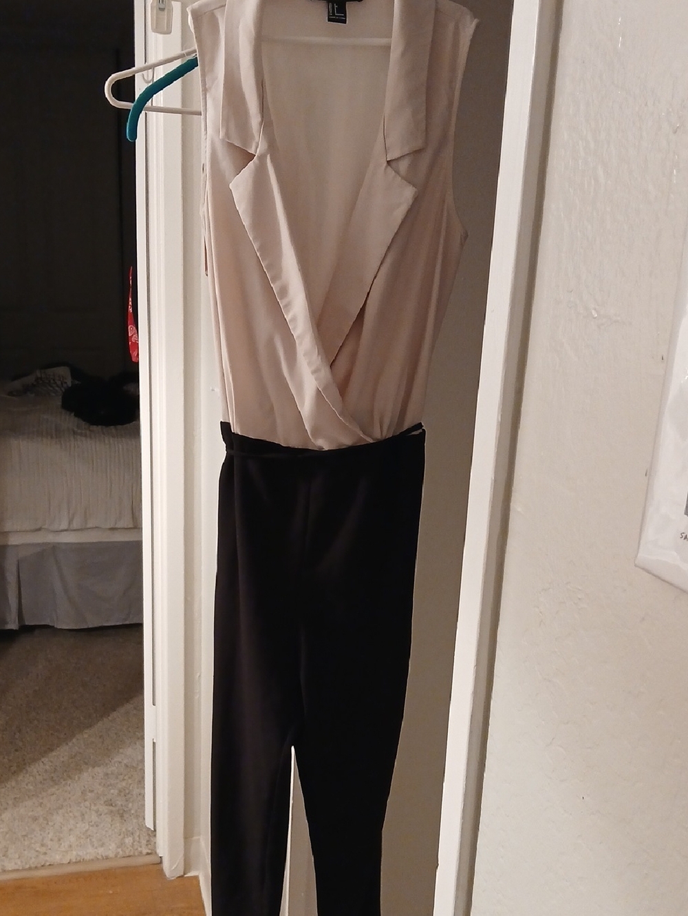 Forever 21 Two-Tone Sleeveless V-Neck Jumpsuit in Cream and Black